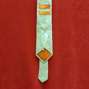 NWT. Tallia men's necktie.